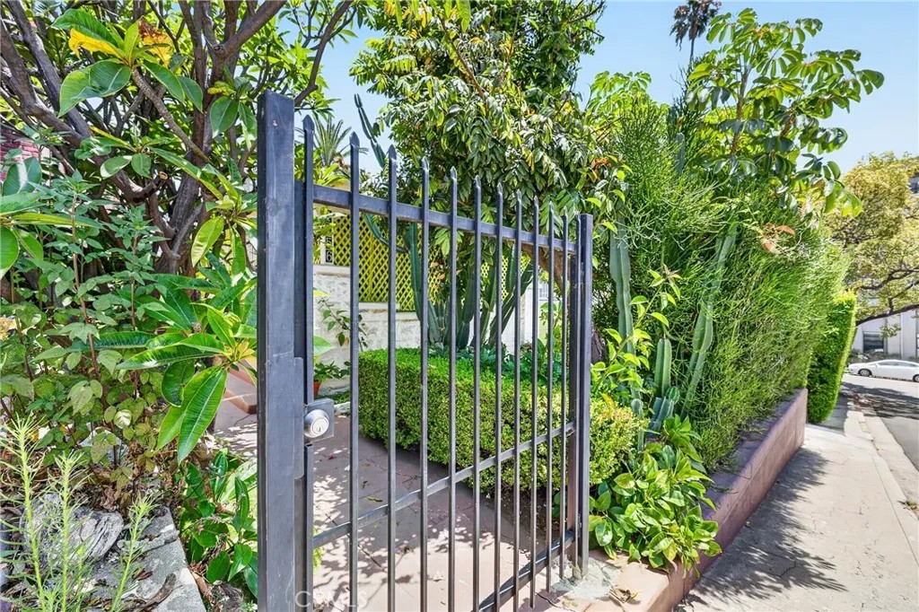 1756 Vista Del Mar