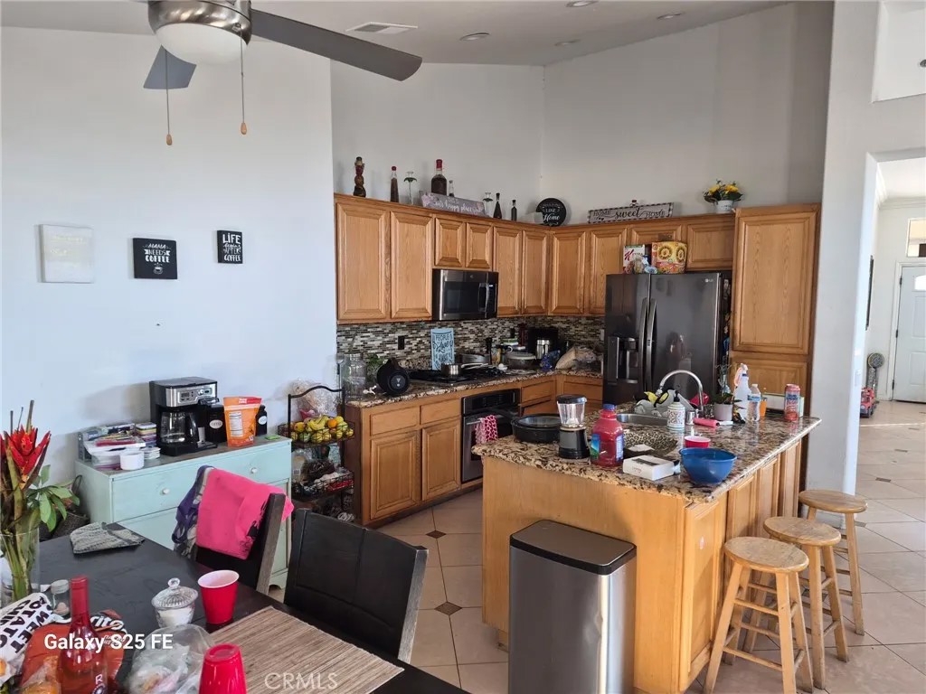 2282 N Smoketree