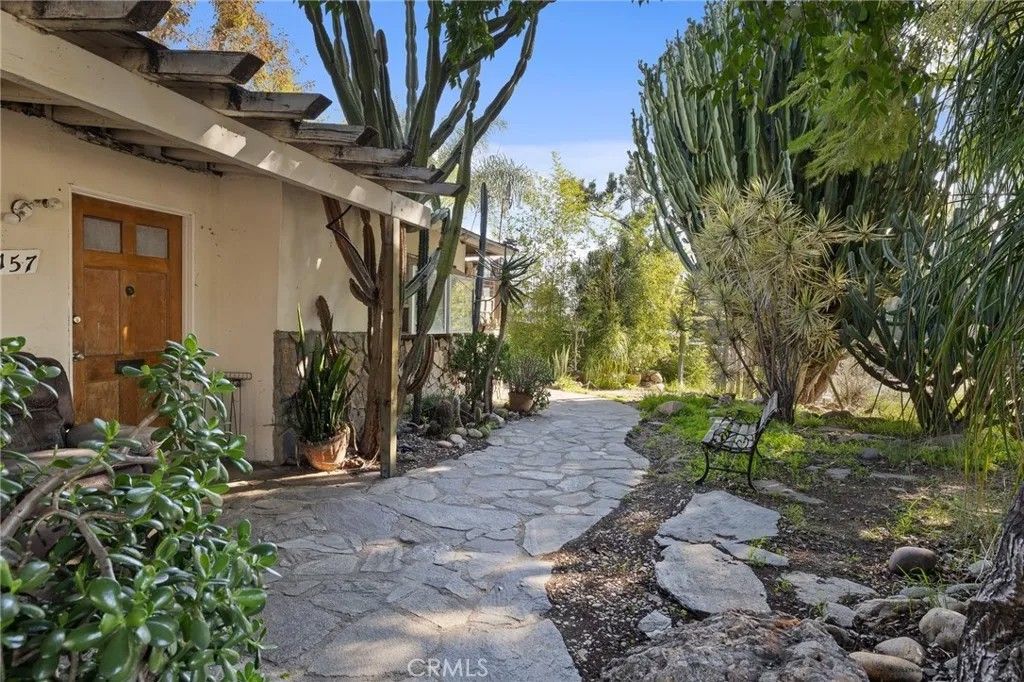 Photo of 15157 Covello Street, Van Nuys, CA 91405 (MLS # SR25274636)