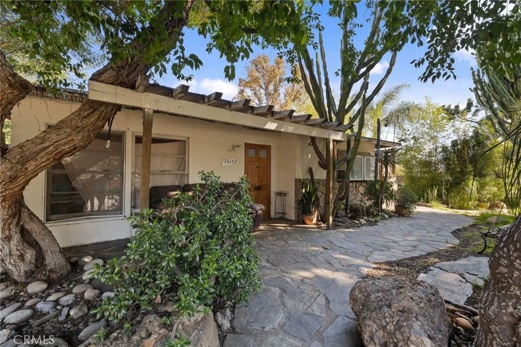 Photo of 15157 Covello Street, Van Nuys, CA 91405 (MLS # SR25274636)