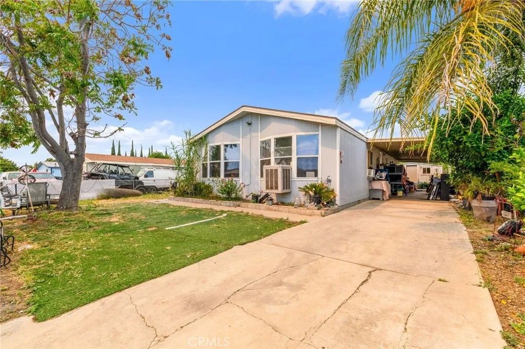 Photo of 136 San Luis Dr, Perris, CA 92571 (MLS # CV26052477)