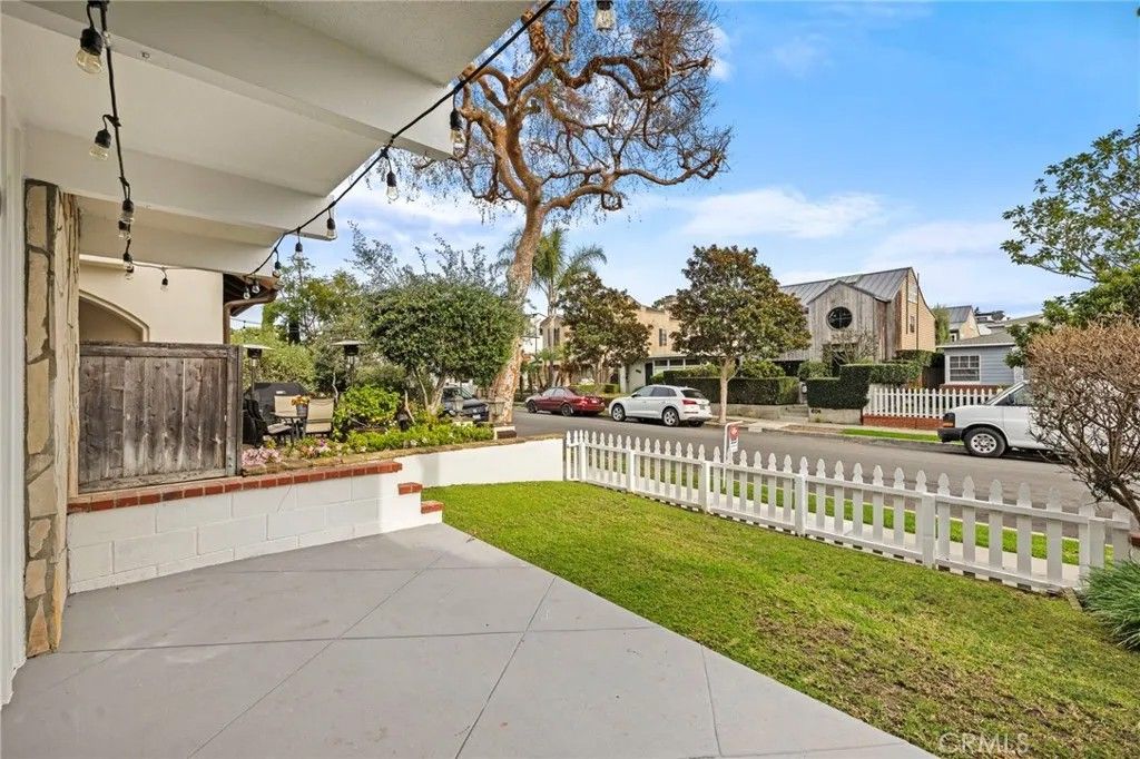 Photo of 603 Begonia Ave, Corona Del Mar, CA 92625 (MLS # LG26031947)