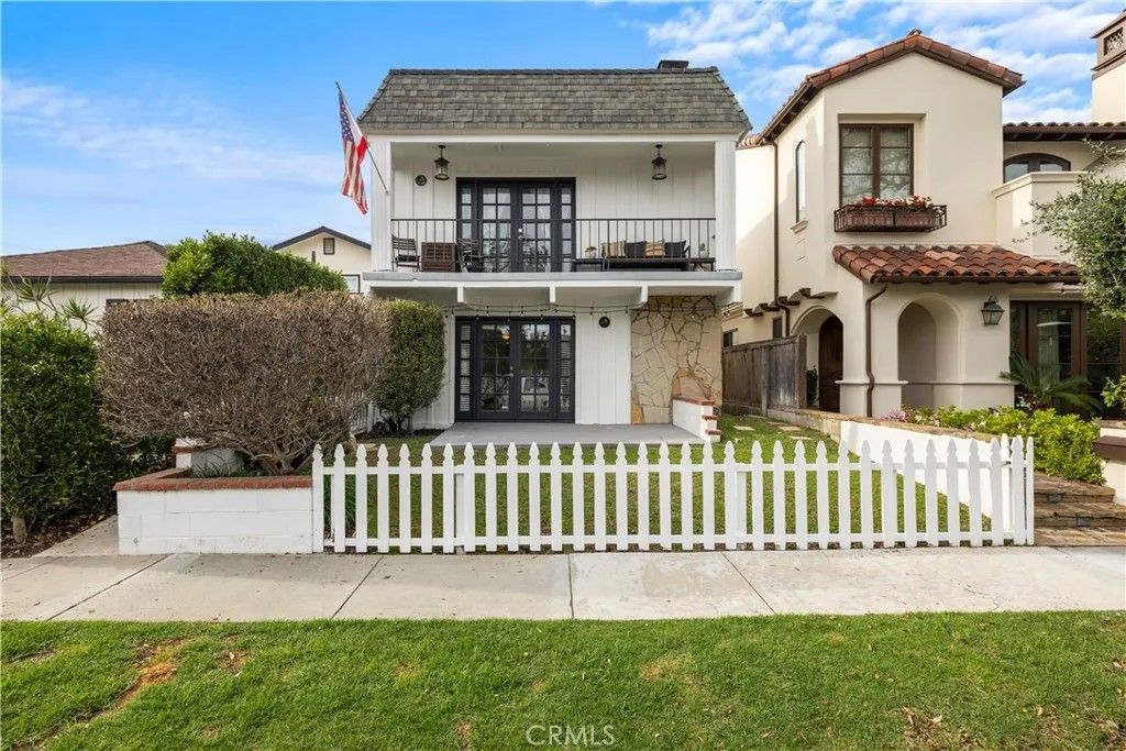 Photo of 603 Begonia Ave, Corona Del Mar, CA 92625 (MLS # LG26031947)