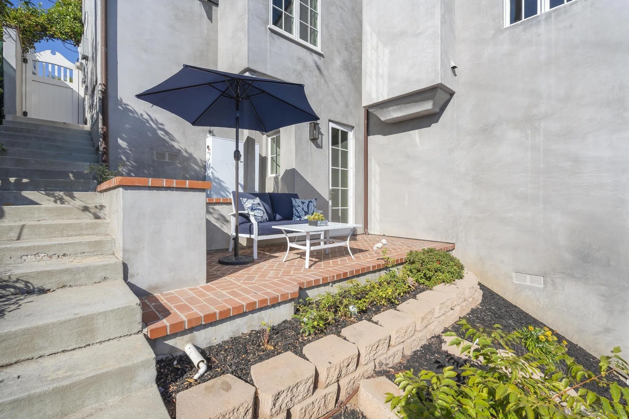 2045 W California St