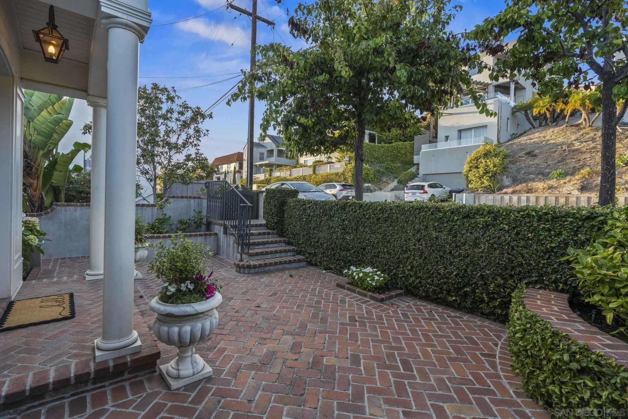 2045 W California St