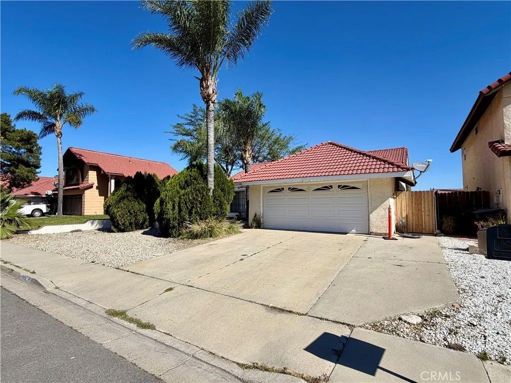 Photo of 15680 Shadow Mountain, Lake Elsinore, CA 92530 (MLS # SW26050492)