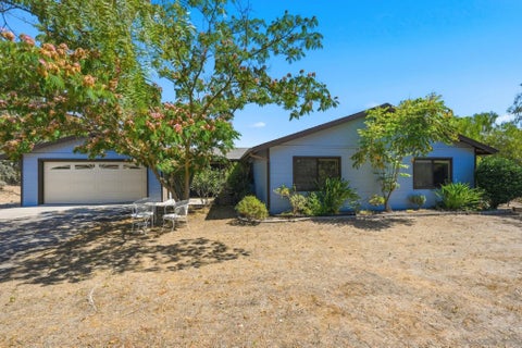 Photo of 19462 Split Rock Rd, Ramona, CA 92065 (MLS # 260014603)