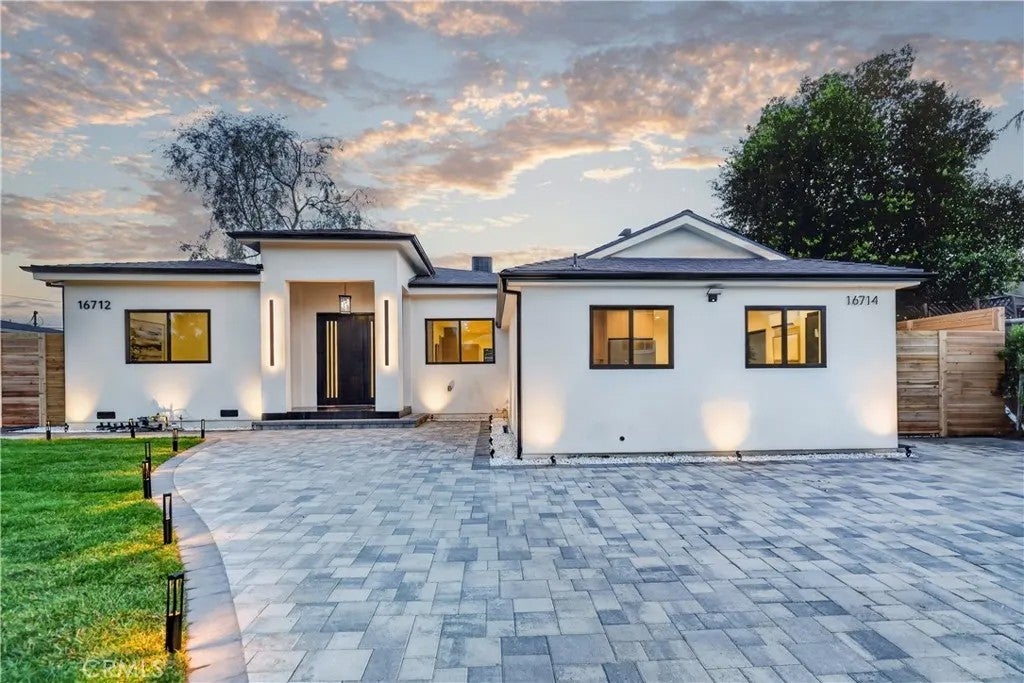 Photo of 16712 Tribune ST, Granada Hills, CA 91344 (MLS # SR26192650)