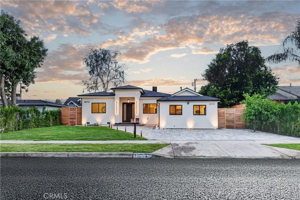 Photo of 16712 Tribune ST, Granada Hills, CA 91344 (MLS # SR26192650)