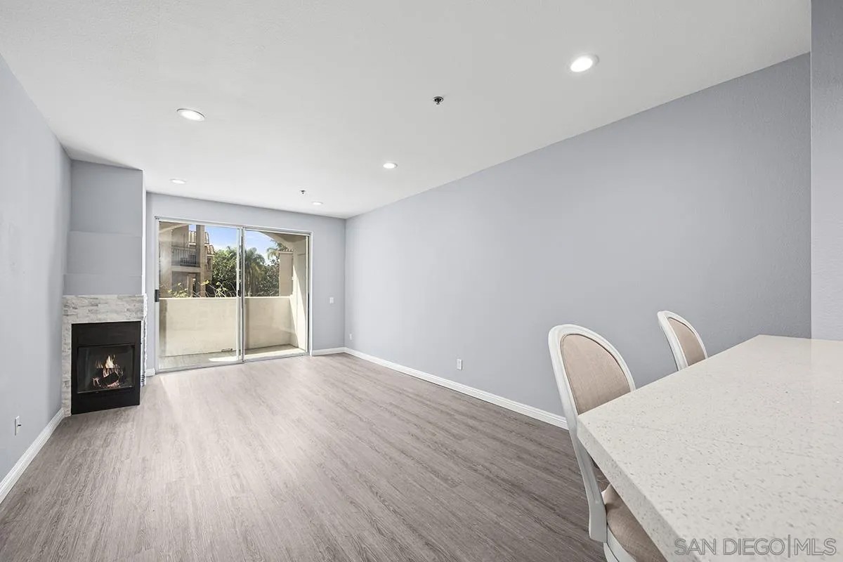 640 Camino De La Reina 1206