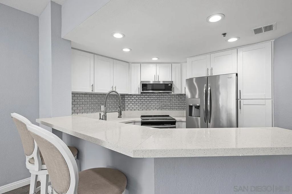 Photo of 640 Camino De La Reina #1206, San Diego, CA 92108 (MLS # 260004387)