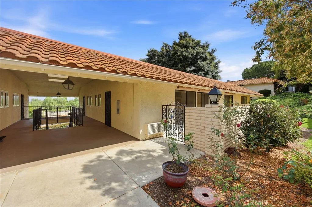 3107 Via Serena South P