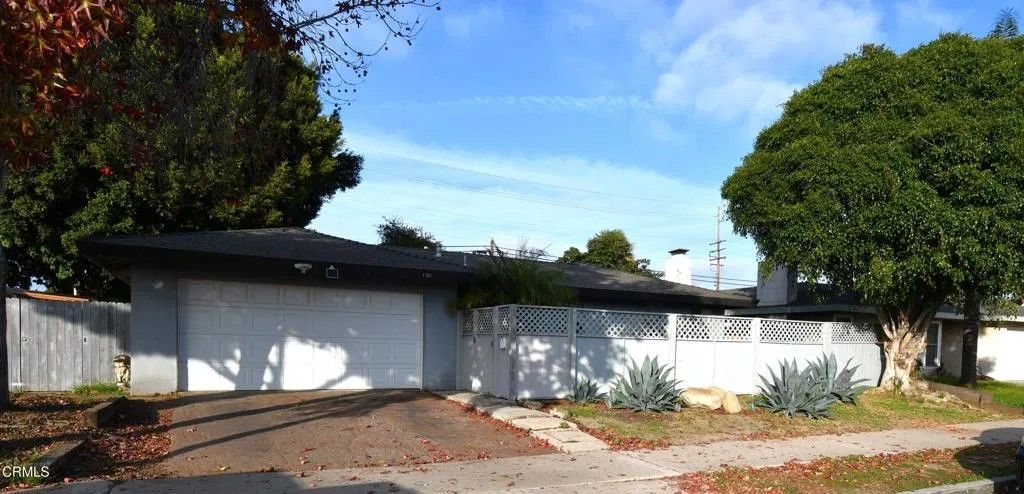 Photo of 1731 Bernadette Street, Oxnard, CA 93030 (MLS # V1-33830)