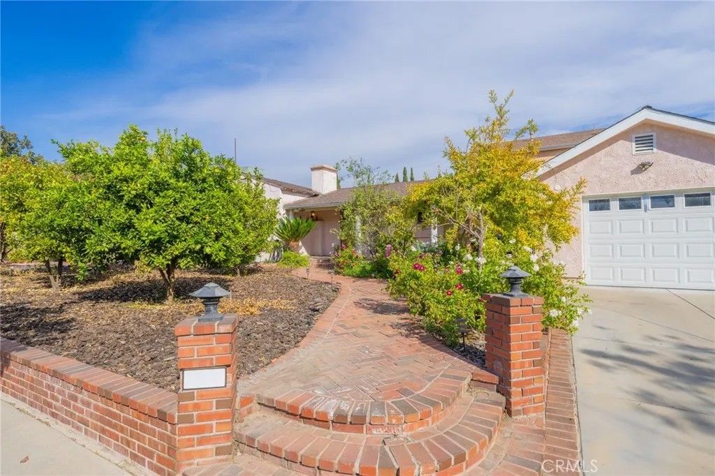 Photo of 5848 Cleon Avenue, North Hollywood, CA 91601 (MLS # GD26040356)