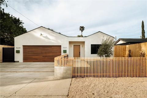 Photo of 15337 Lemay Street, Van Nuys, CA 91406 (MLS # DW26057780)
