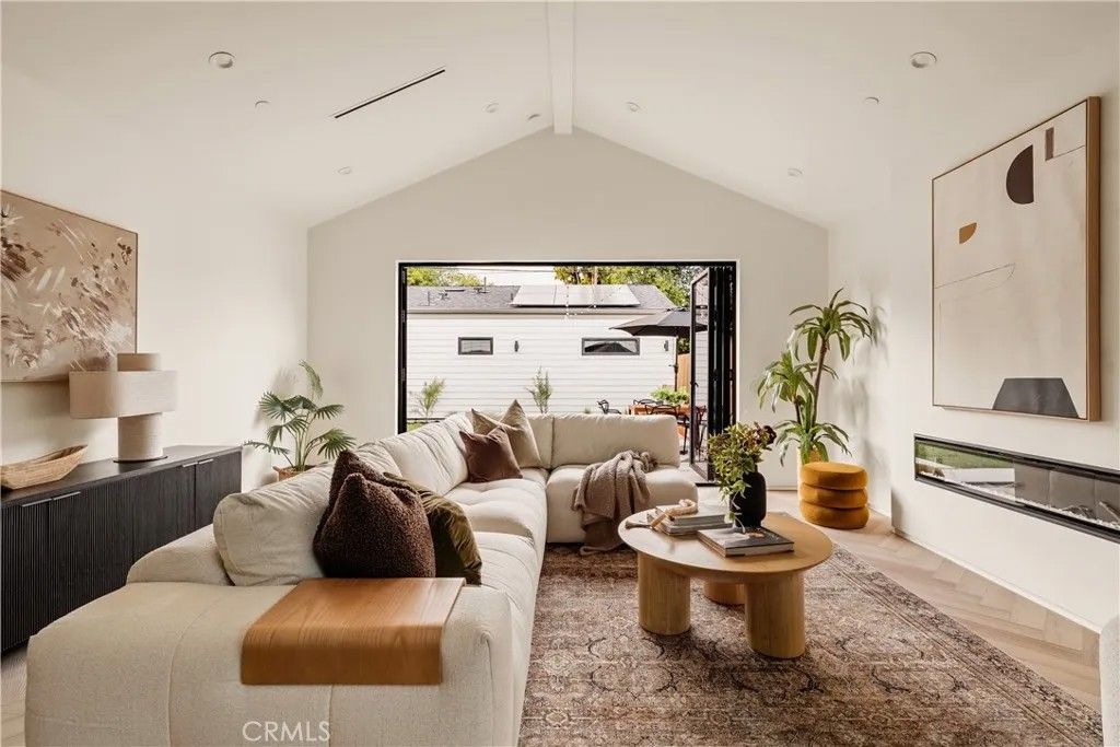 Photo of 15337 Lemay Street, Van Nuys, CA 91406 (MLS # DW26057780)