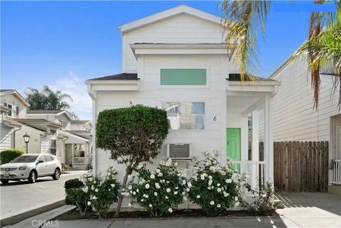 Photo of 9921 Flora Vista #6, Bellflower, CA 90706 (MLS # PW25276175)