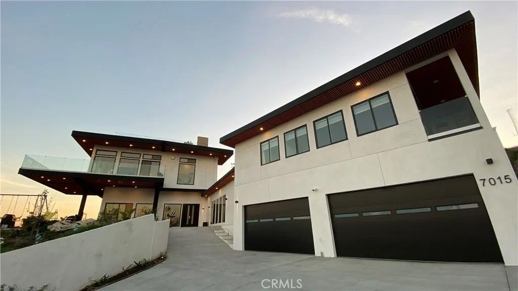 Photo of 7015 Wrightcrest Dr, Culver City, CA 90232 (MLS # SR26071156)