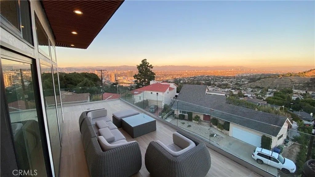 Photo of 7015 Wrightcrest Dr, Culver City, CA 90232 (MLS # SR26071156)