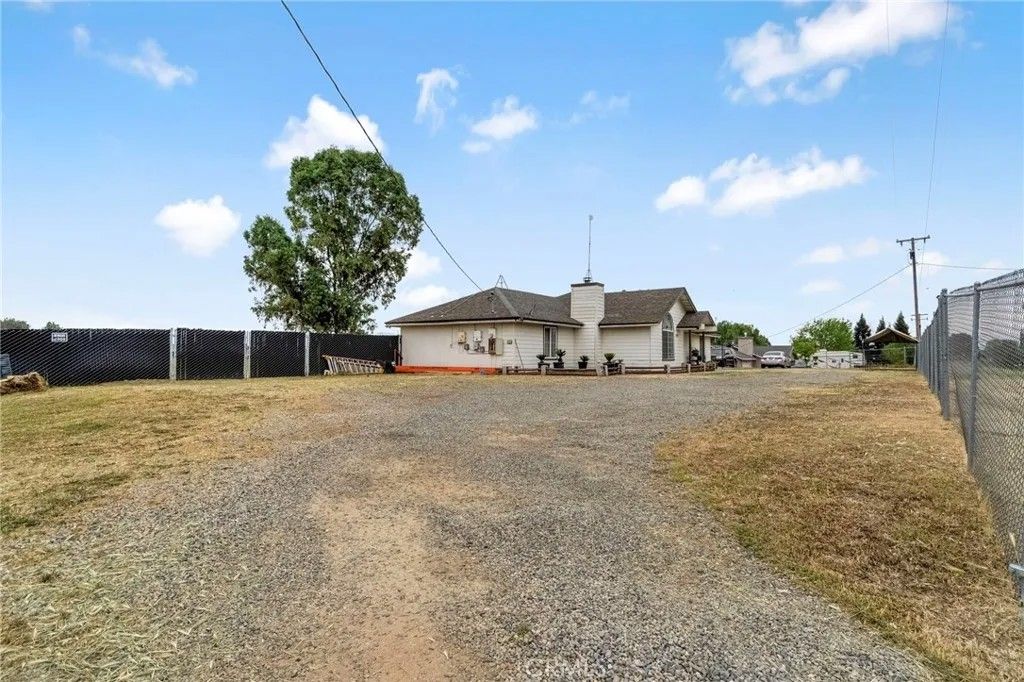 Photo of 19729 Brightwood Rd, Madera, CA 93638 (MLS # FR26046023)