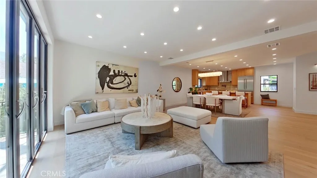 3651 Roselawn