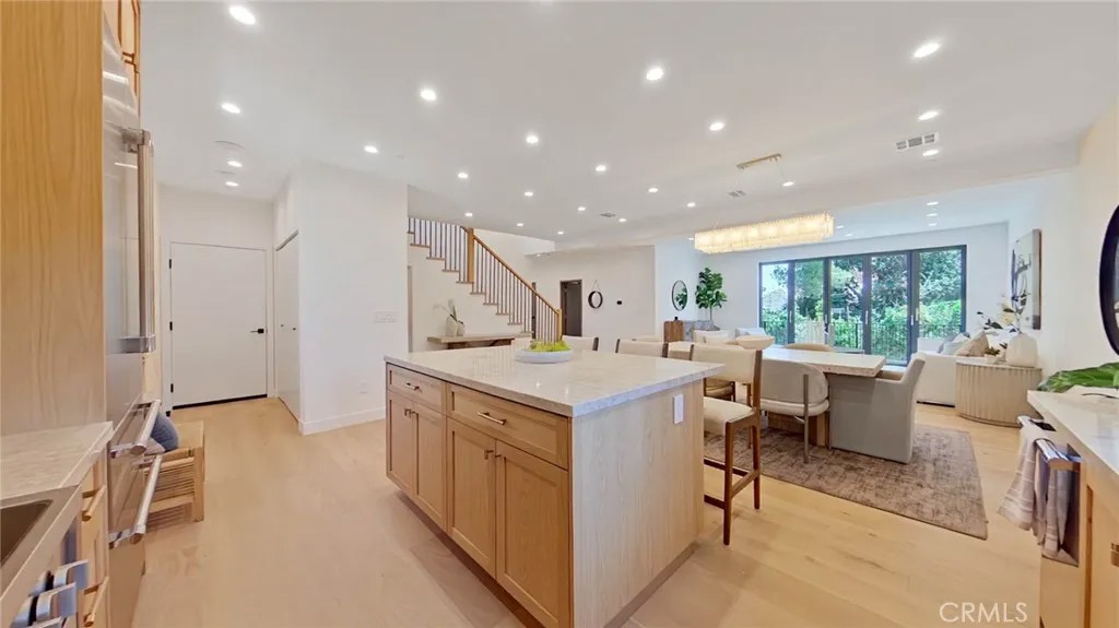 3651 Roselawn