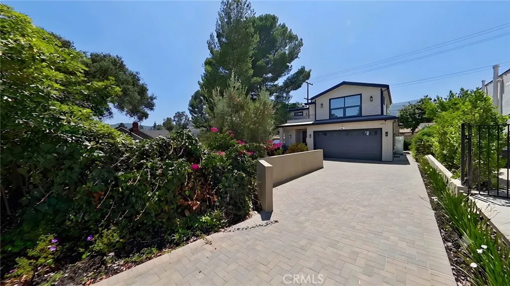 3651 Roselawn