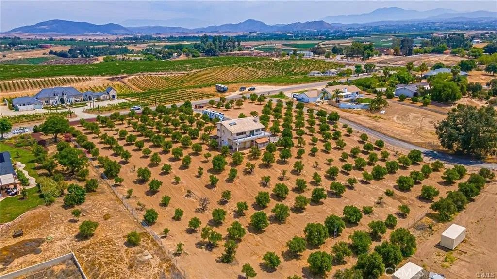 Photo of 33851 Madera De Playa, Temecula, CA 92592 (MLS # SW26020344)