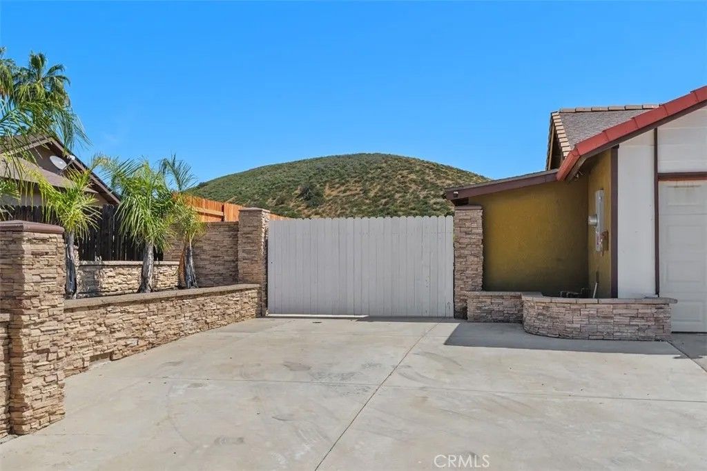Photo of 233 Southshore Dr, Lake Elsinore, CA 92530 (MLS # OC26063528)