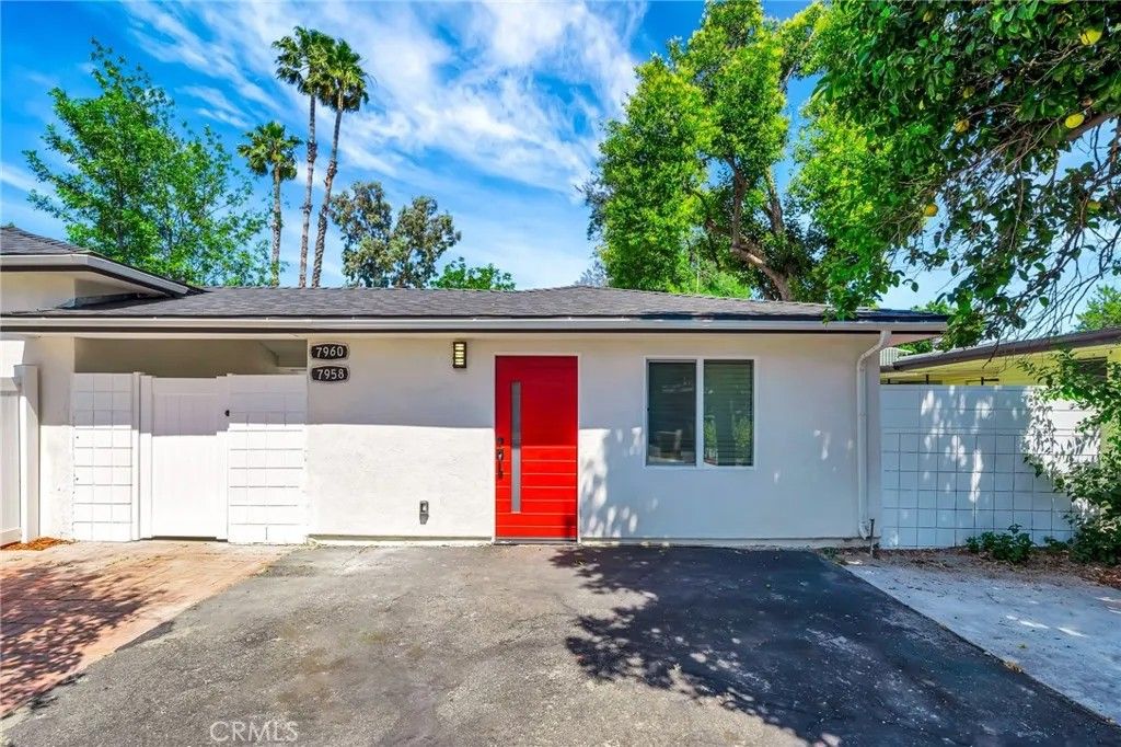 Photo of 7958 Amestoy Avenue, Van Nuys, CA 91406 (MLS # SR26014138)