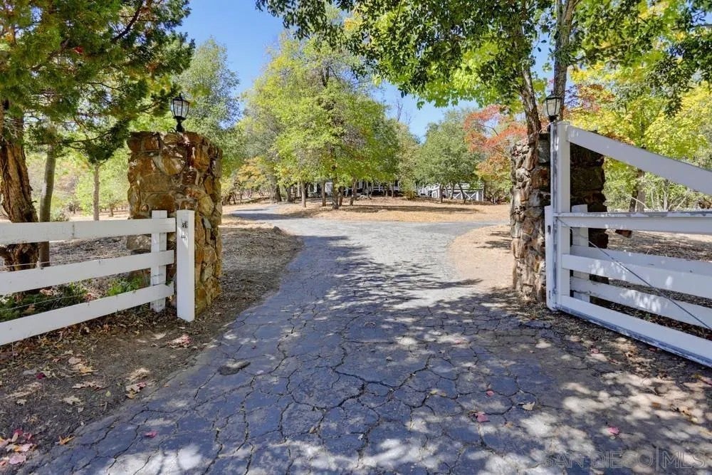 Photo of 4402 Pine Hills Road, Julian, CA 92036 (MLS # 260023890)