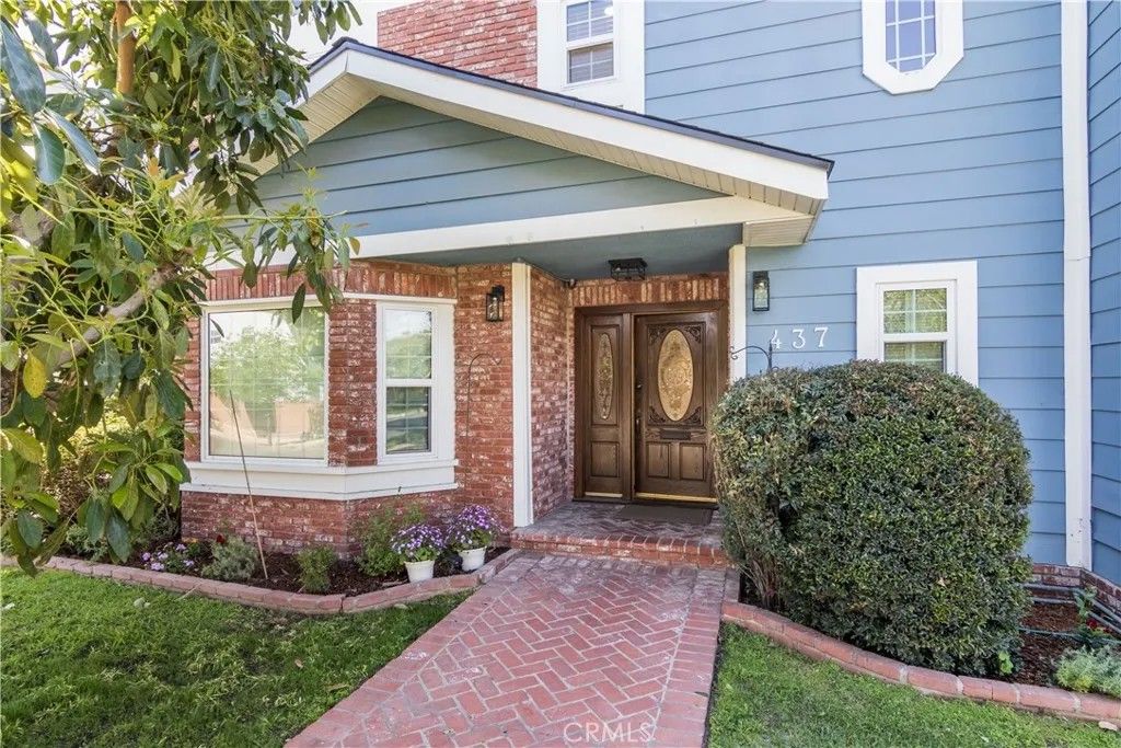 Photo of 437 S Sparks St, Burbank, CA 91506 (MLS # PF26069569)