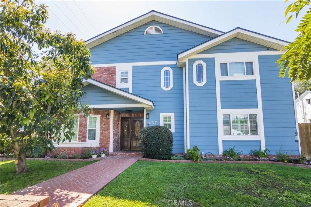 Photo of 437 S Sparks St, Burbank, CA 91506 (MLS # PF26069569)