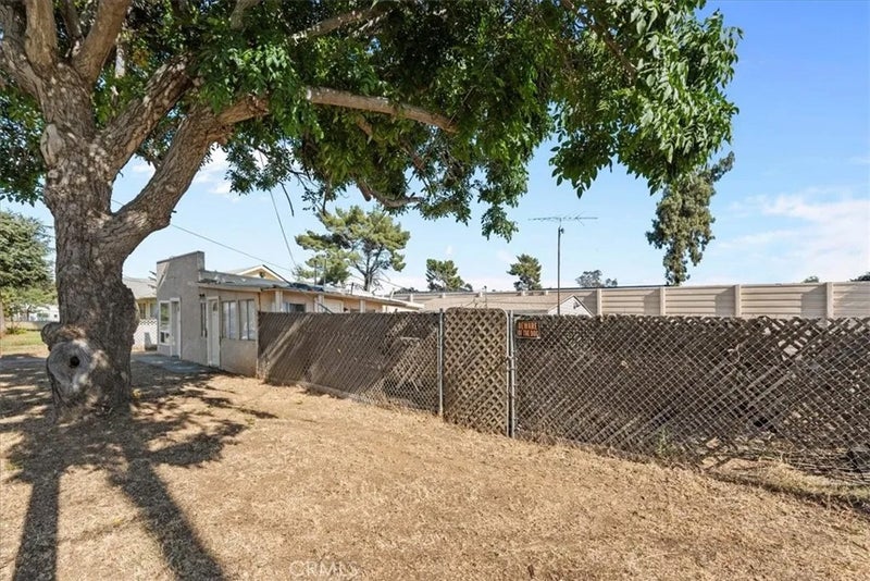 893 E 5th