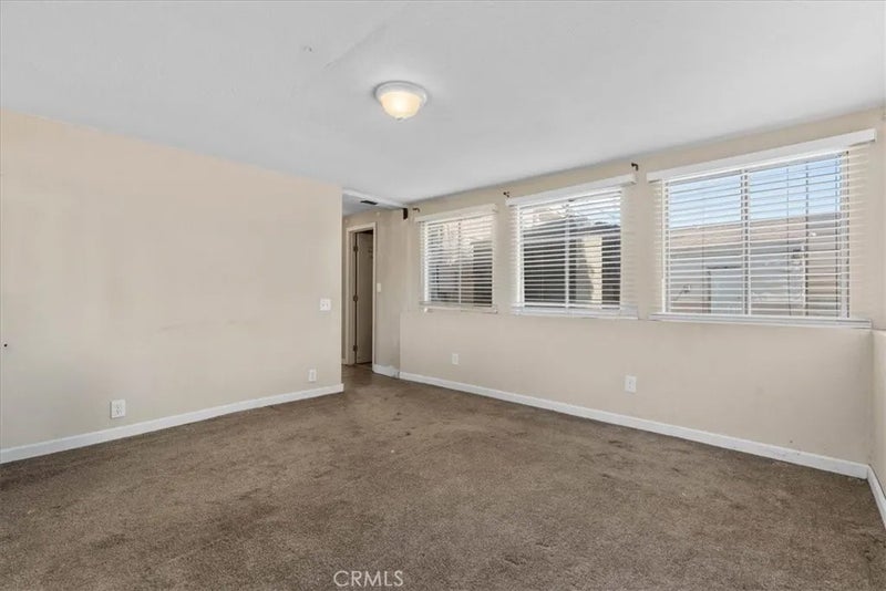 893 E 5th