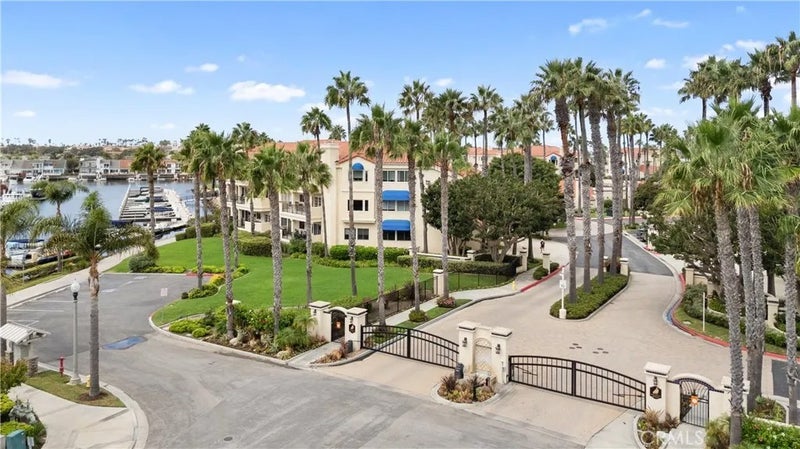 4235 Harbour Island