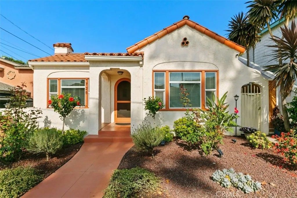 Photo of 728 Belmont Avenue, Long Beach, CA 90804 (MLS # OC26020304)