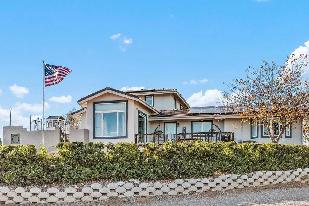 Photo of 1596 Aldorado Drive, Vista, CA 92084 (MLS # NDP2510346)