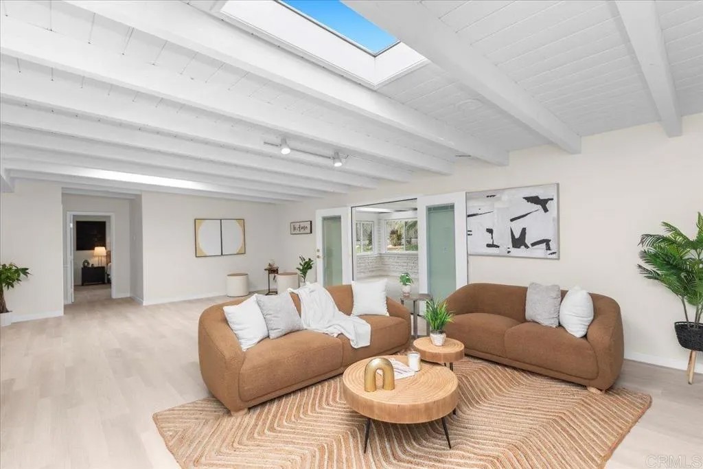 4566 Derrick Drive