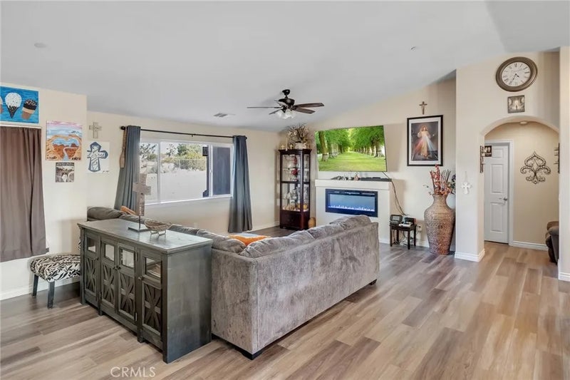 11374 Desert View