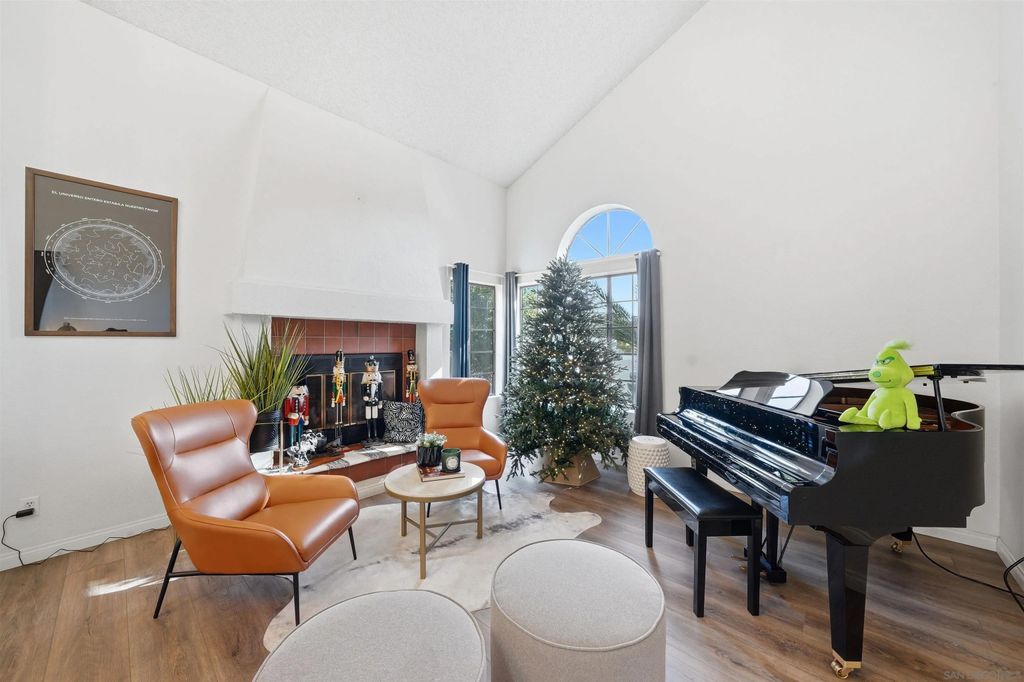 Photo of 403 Horizon View Dr, Chula Vista, CA 91910 (MLS # 260010251)