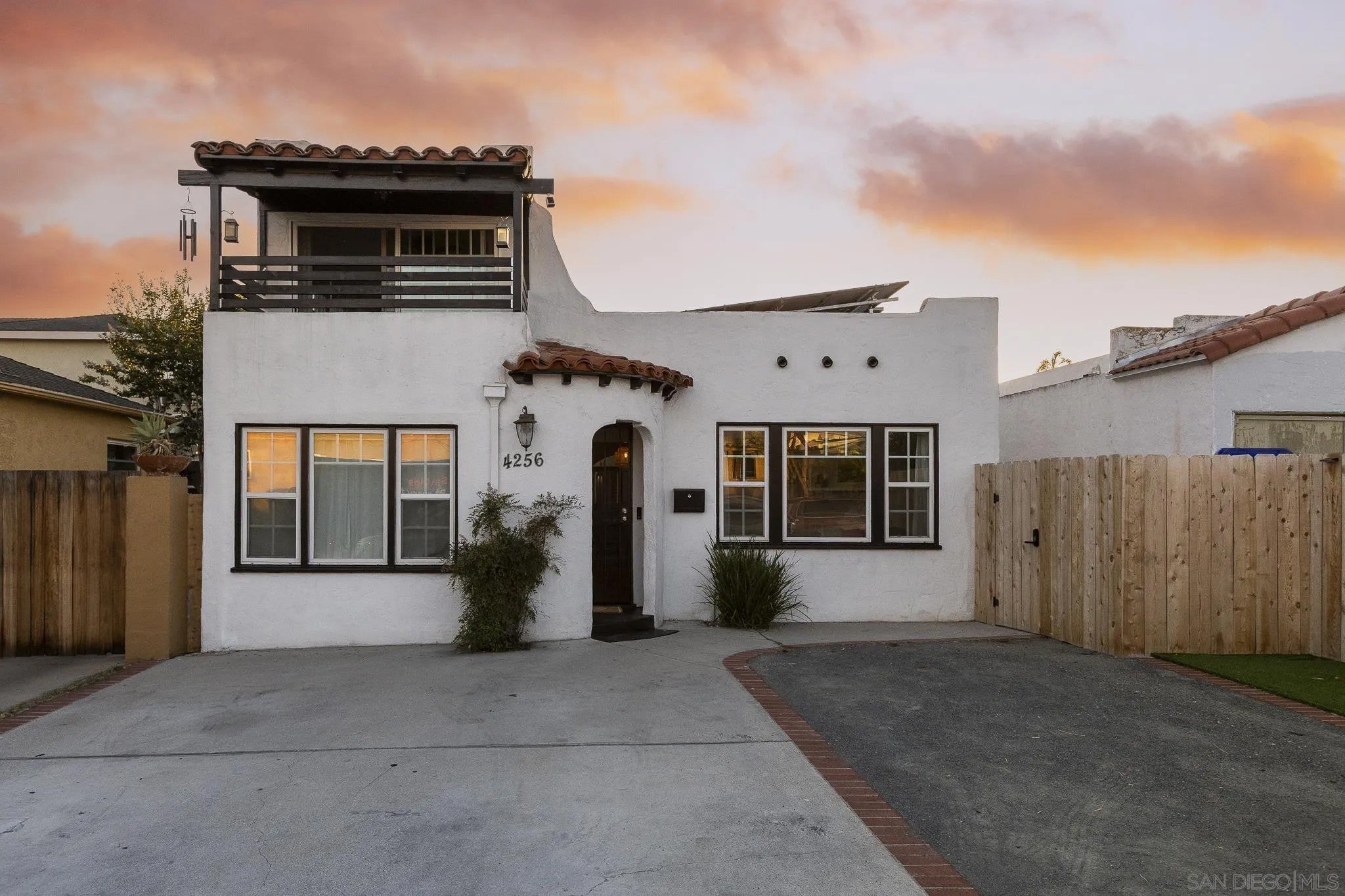 4256 Menlo