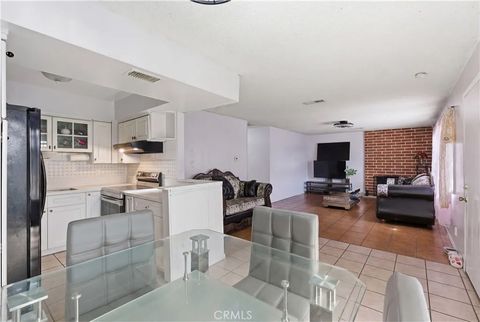 Photo of 134 S Magnolia Ave #4C, Anaheim, CA 92804 (MLS # IG26046409)