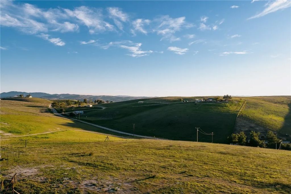 Photo of 3520 Yosemite Pl, Paso Robles, CA 93446 (MLS # NS26001819)