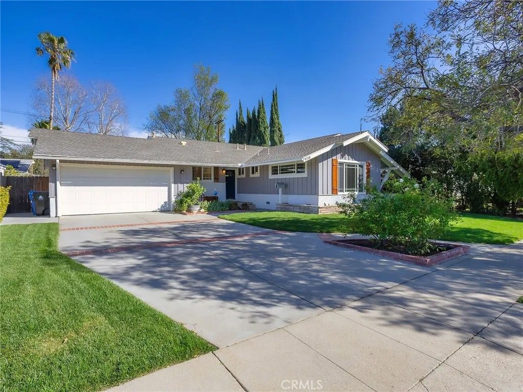 Photo of 9710 Lubao Avenue, Chatsworth, CA 91311 (MLS # BB26069147)
