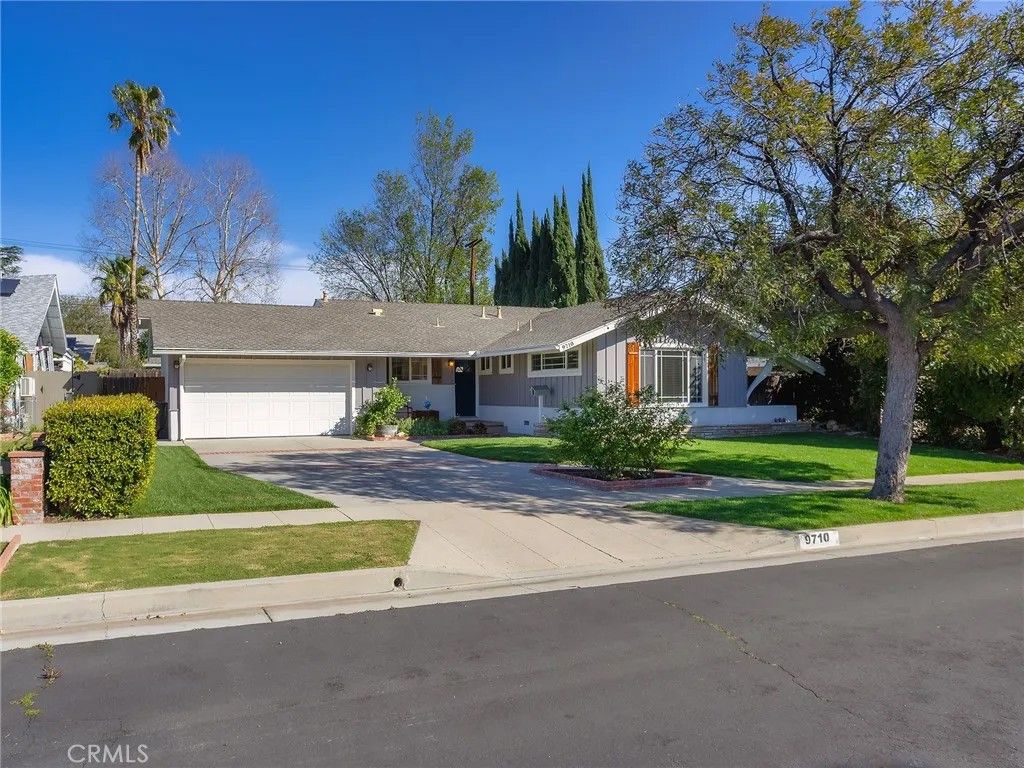 Photo of 9710 Lubao Avenue, Chatsworth, CA 91311 (MLS # BB26069147)