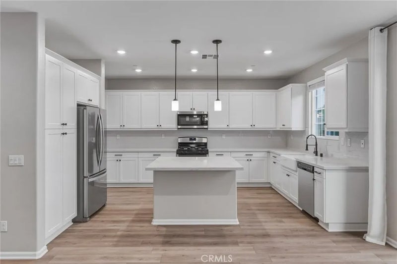 12535 Ava Loma