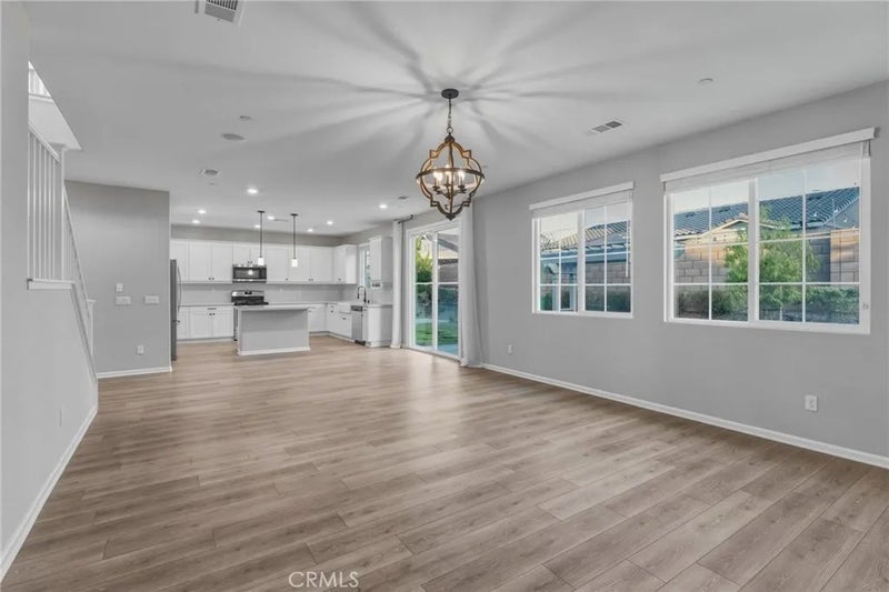12535 Ava Loma