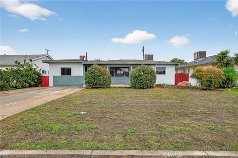 Photo of 278 Walnut St, Shafter, CA 93263 (MLS # MC25275640)