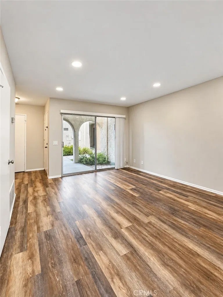1316 Elm 9